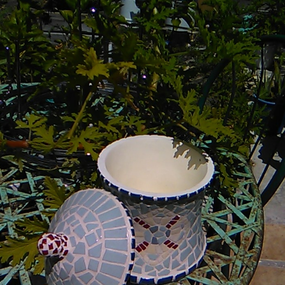 Ceramic Canister with lid - Picture 2 of 8